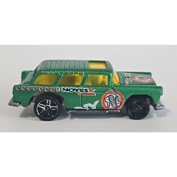Hot Wheels Chevy Nomad Diecast Vehicle 1969 1:64 (Green) - Picture 1 of 6